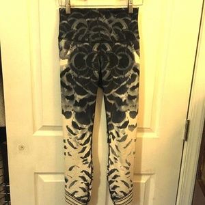 Lululemon Grey Feather-print Legging (Sz 4)